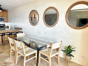 Dinning for 9 total people