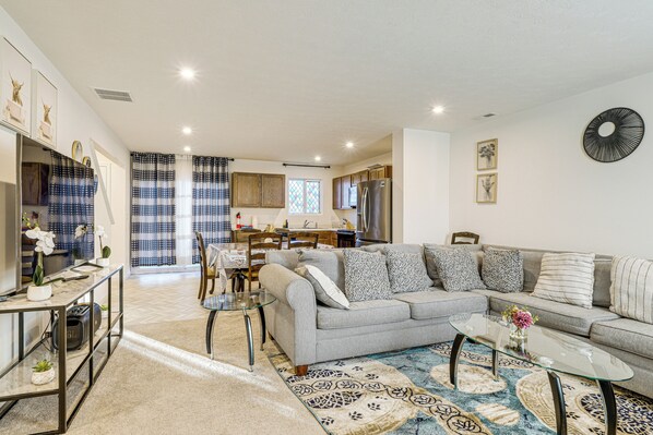 Shepherdsville Vacation Rental | 3BR | 2.5BA | Stairs Required | 2,000 Sq Ft