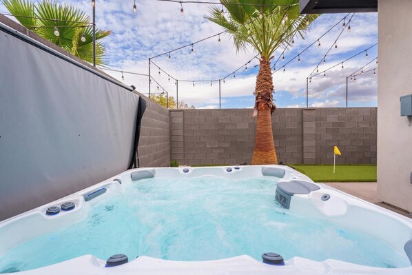 Outdoor spa tub