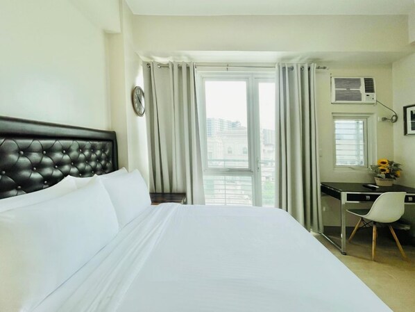 Living / Sleeping Area