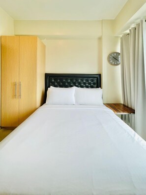 Living / Sleeping Area