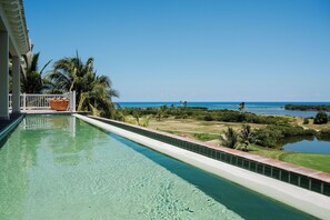 Lounge Pool