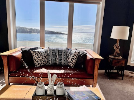 Spectacular Views of Trinity Bay.
Watch Dolphins In The Harbour While Sipping Coffee