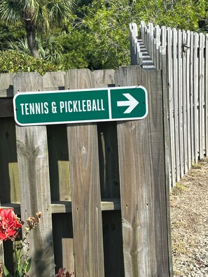 Sign to Tennis Court and Pickle Ball Court