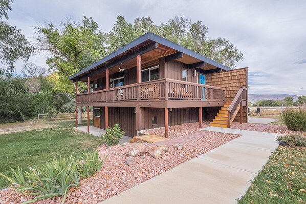 A peaceful escape with all the comforts of home!