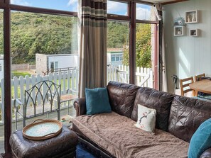 Living area | Nolton HavenGiddy Puffin, Haverfordwest