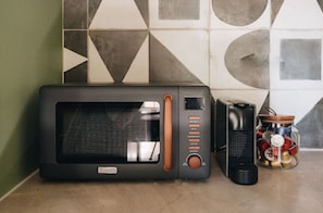 Modern and sleek, this kitchen setup offers everything you need in a compact and stylish space, ideal for simple, relaxed living.