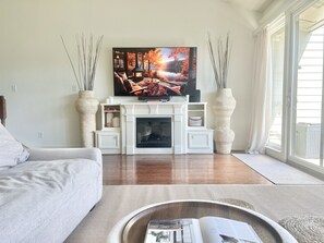 Flat screen TV with streaming services