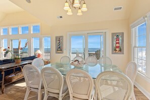 Choose from one of two oceanfront Dining Areas for a spectacular meal as a family or a quiet breakfast with the sights and sounds of the sea.
