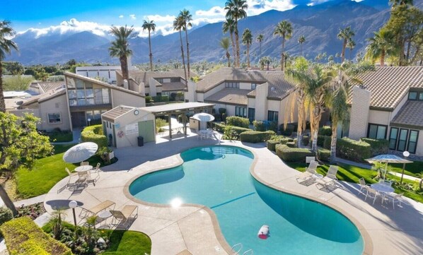 Beautiful quiet and friendly community pool.