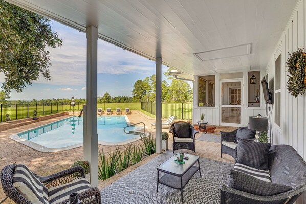 Thomasville Vacation Rental | 6BR | 8.5BA | Steps Required | 7,500 Sq Ft