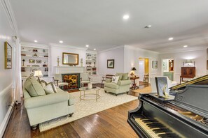 Living Room | Free WiFi