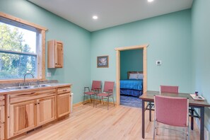 Dining Area | Dishware & Flatware Provided