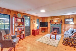 Living Room | Free WiFi | Single-Story Home