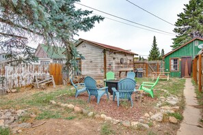 Fenced Backyard | Gas Fire Pit | Grill