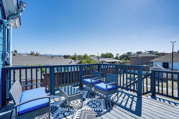 Oakland Vacation Rental | 2BR | 1BA | 1,758 Sq Ft | Stairs Required