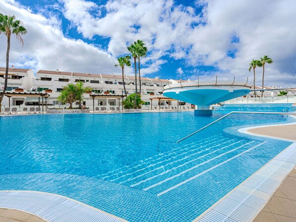 Schwimmbad, Resort, Freizeit, Schatten, Hotel, Sonnenliege, Gartenmöbel, Freizeitzentrum, Ferienort