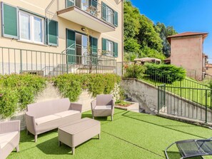 Nuage, Ciel, Bâtiment, Plante, Fenêtre, Propriété, Vert, Maison, Lot Terre, Arbre