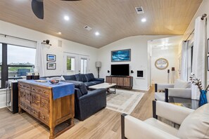 HDTV in Living Area and Comfortable Seating