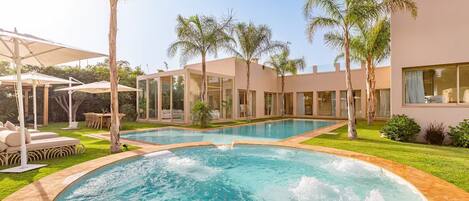 Villa de luxe avec piscine et jacuzzi