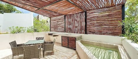 Private Rooftop Terrace with Kitchenette, BBQ Grill, Dining Table & Plunge Pool