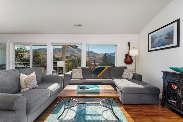 Imagine this view and a cup of coffee or a glass of wine! Yes please!