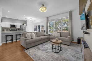 8060KingPalmCircle(2)
