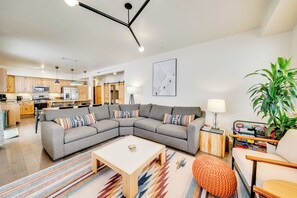 Living Room | Smart TVs | Radiant Heat | Fireplace