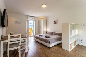 Bedroom, Dining Room, Living Room
