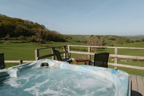 Hot Tub / whirlpool bath (Outdoor)