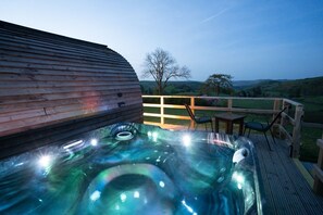 Hot Tub / whirlpool bath (Outdoor)