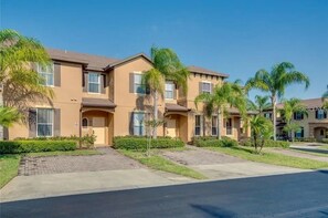Townhome exterior view