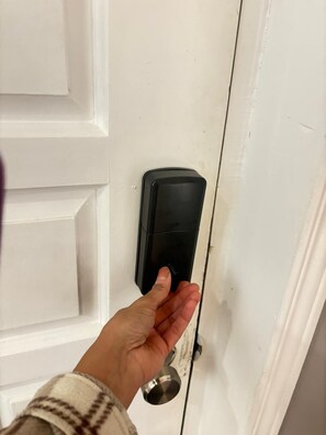 Manually Lock from inside