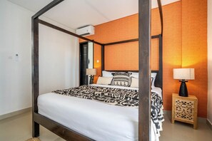 SUECA VILLA   Luxurious 3 bed oasis  Sanur (1035)