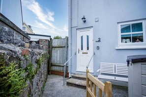 Kilmore House - 2 Bedroom Apartment - Tenby (24046)