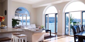 Open Plan Diving Dining