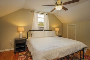 Upstairs King Bedroom