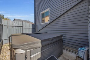 Exterior: Shared hot tub
