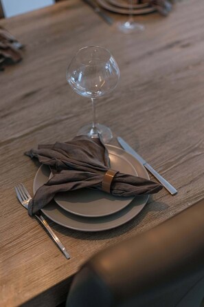 Dining table details