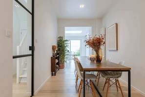 Central dining area 