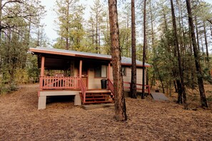 10 19 24NorthwoodResort Cabin#15 2