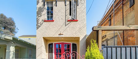 Long Beach Vacation Rental | 1BR | 1BA | 4 Steps to Enter | 880 Sq Ft