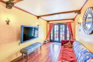 Living Room | 1st Floor | Free WiFi