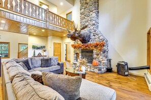 Living Room | Fireplace | Free WiFi | 1st Floor