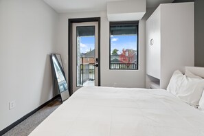 Bedroom 2 - Queen Bed