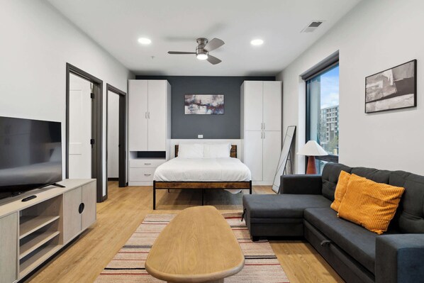 CozySuites Mass w/ parking, lounge & roof deck #25