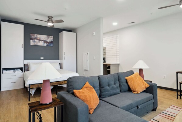 CozySuites Mass w/ parking, lounge & roof deck #38