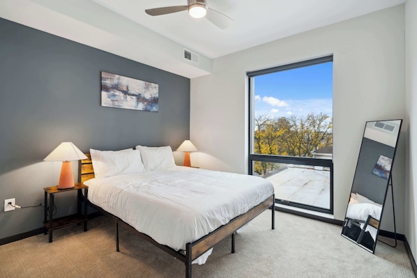 CozySuites Mass w/ parking, lounge & roof deck #41
