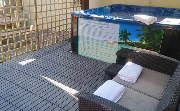 Private spa tub