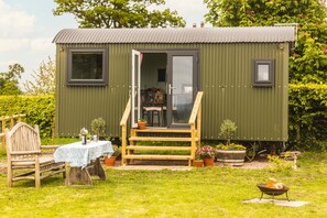 Bespoke Shepherds Hut ~ Mulsford Cottage built by craftsman Ed Dyke and his team at www.heavensgateshepherdhuts.co.uk